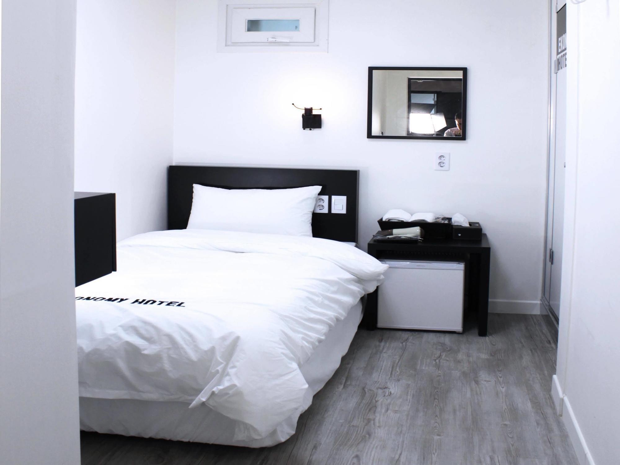Ekonomy Hotel Dongdaemun Seul Esterno foto