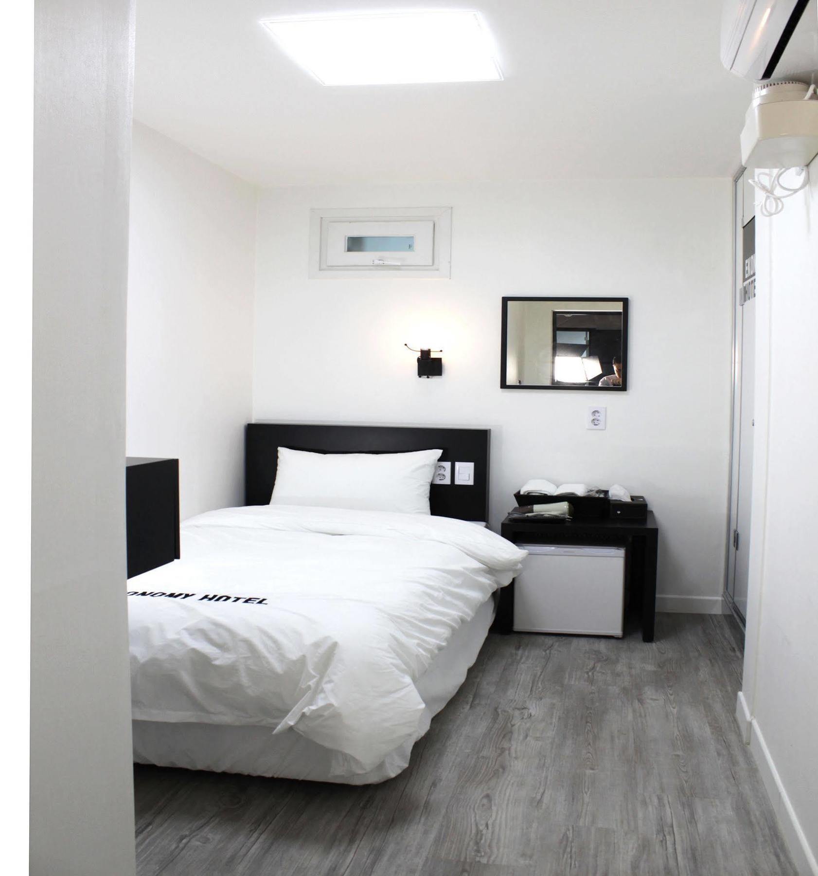 Ekonomy Hotel Dongdaemun Seul Esterno foto