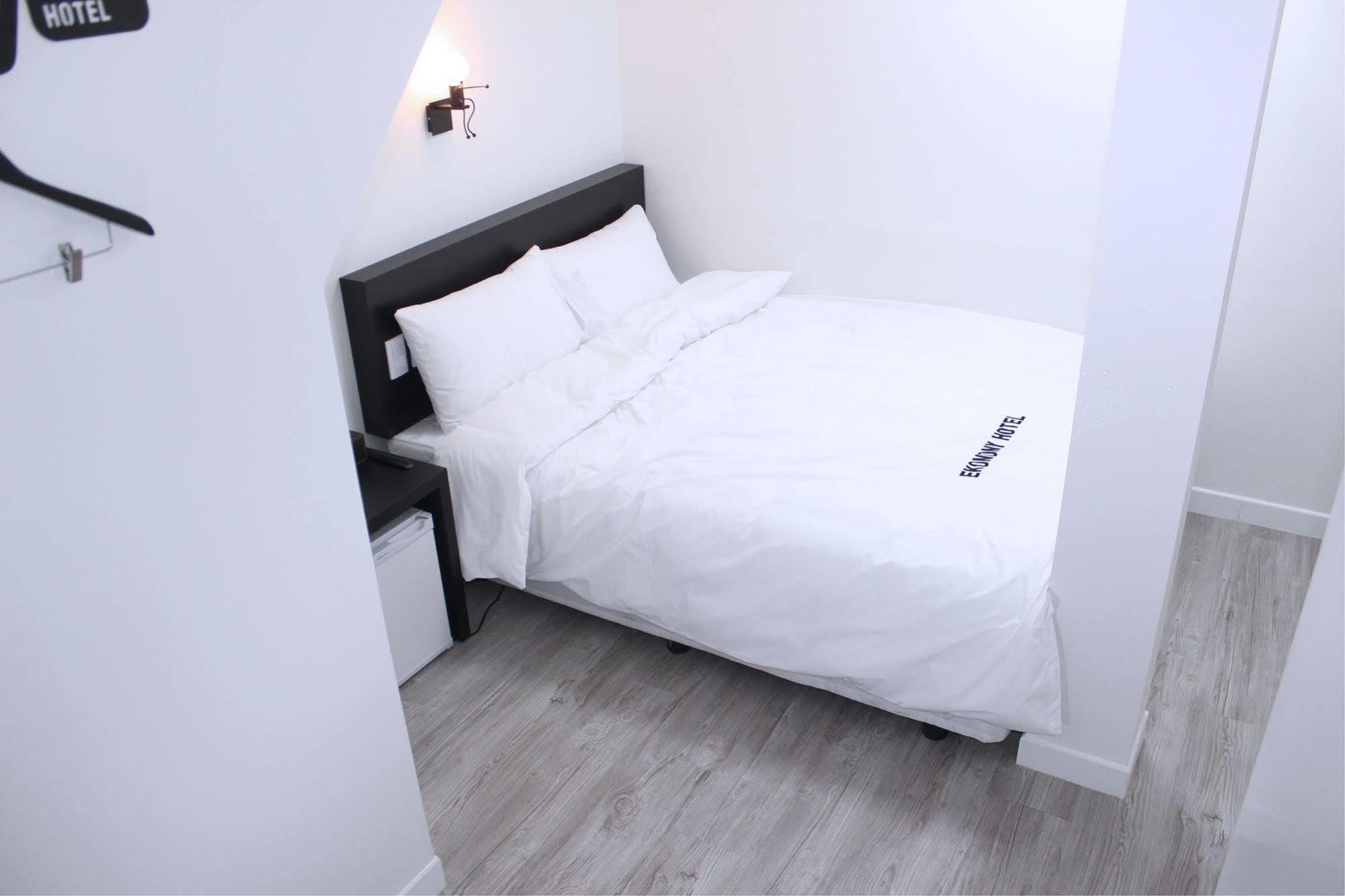 Ekonomy Hotel Dongdaemun Seul Esterno foto