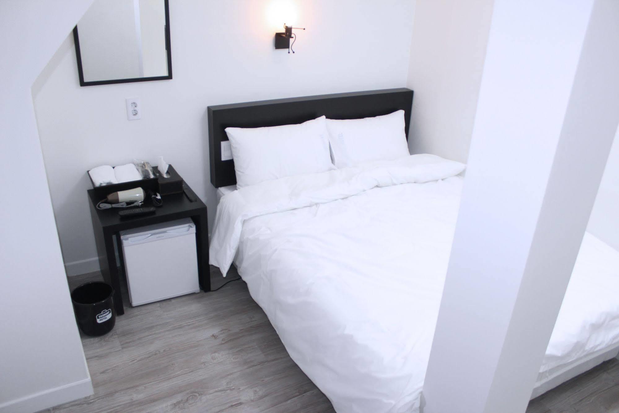 Ekonomy Hotel Dongdaemun Seul Esterno foto