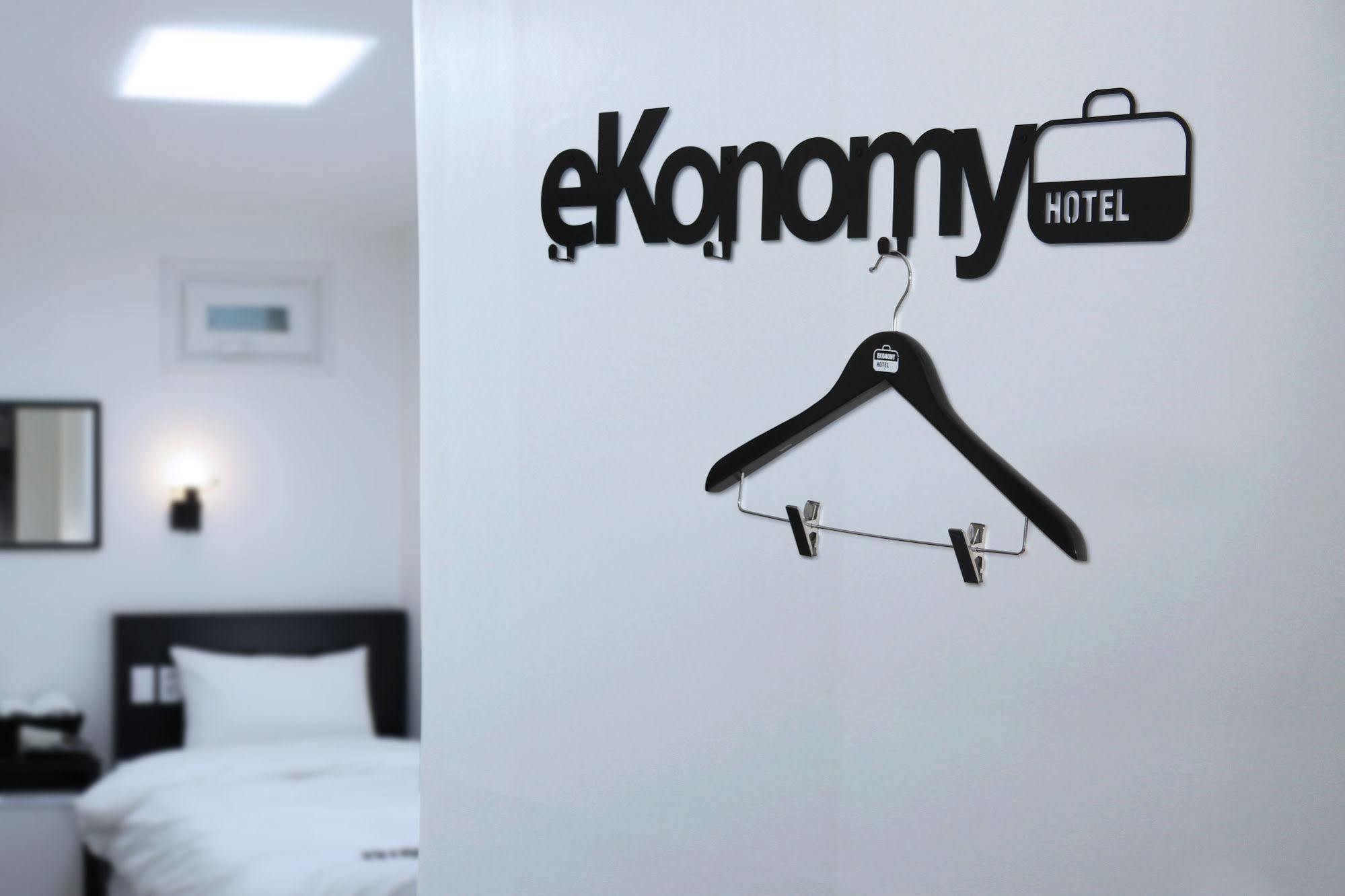 Ekonomy Hotel Dongdaemun Seul Esterno foto